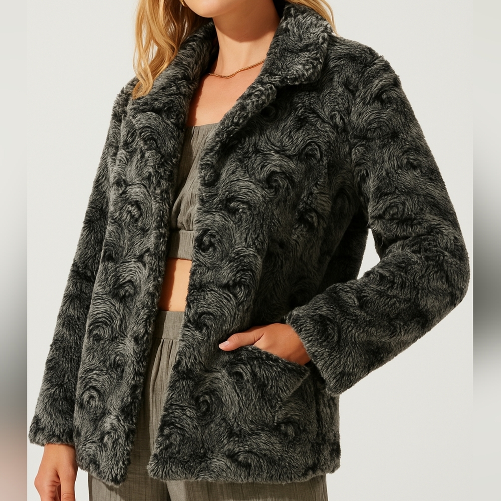 Chico's Chic Women's Faux Fur ‎Jacket.